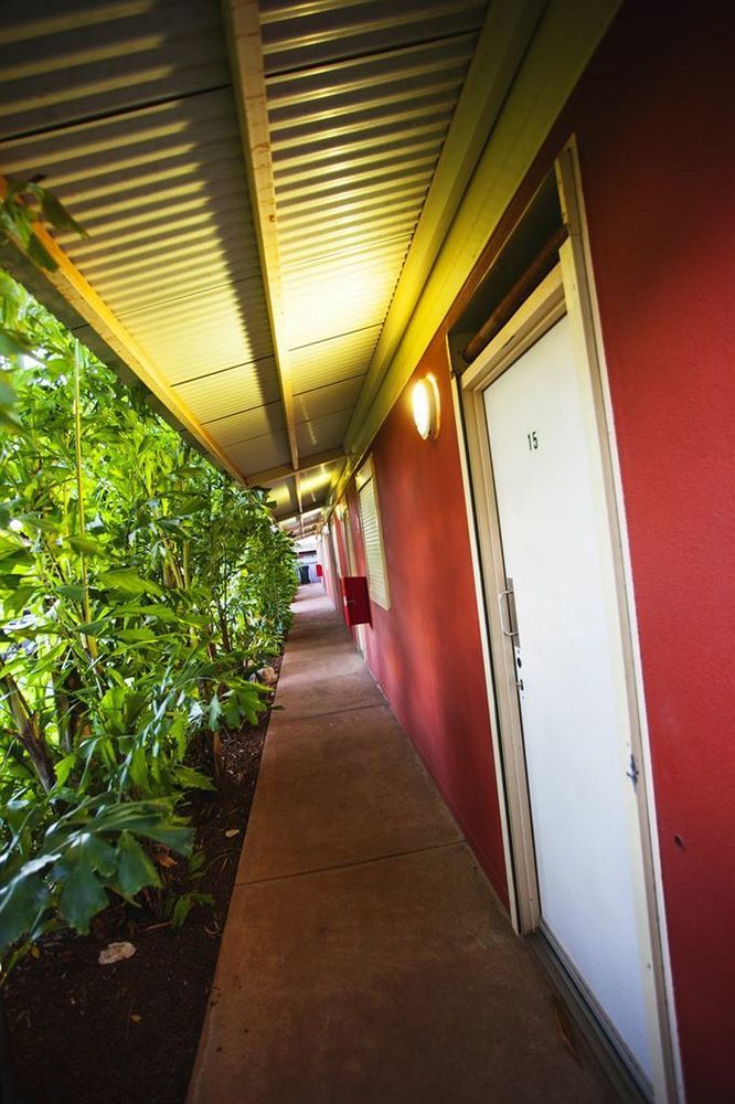 Cattrall Park Motel Karratha Exteriör bild