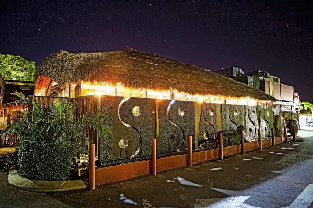 Cattrall Park Motel Karratha Exteriör bild