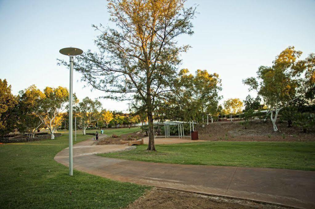 Cattrall Park Motel Karratha Exteriör bild